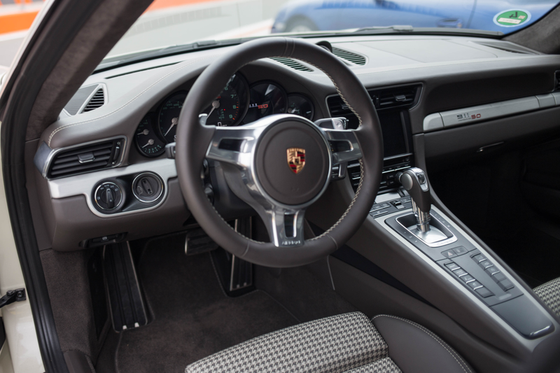 Illustration for article titled How the Porsche 911's Interior and Iconic Five-Gauge Cluster Have Evolved Over Time